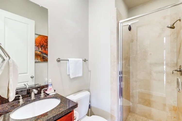 3 Bedrooms Apartment