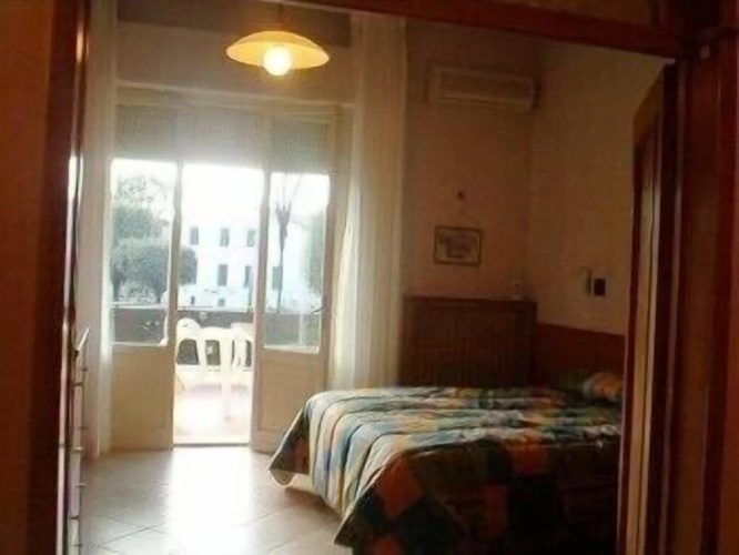 Lastra Bed & Car
