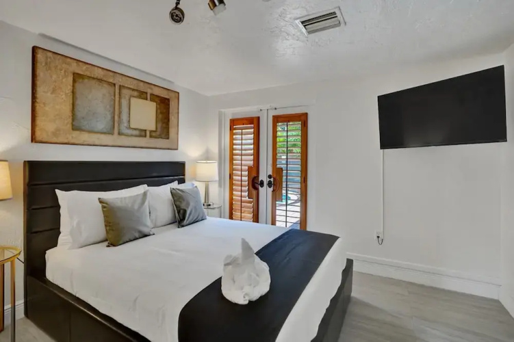 4BD House with Private Heated Pool