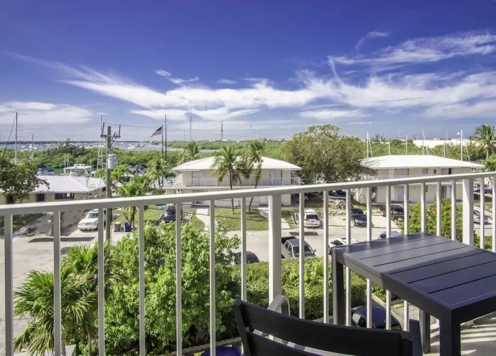1 Bedroom Double Suite with balcony and with bay view