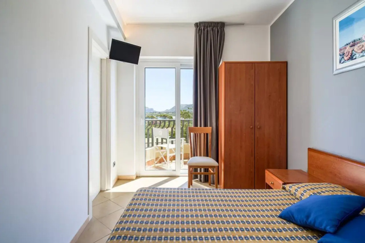 Carlton Riviera