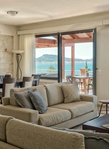 4 Bedrooms Apartment with sea view