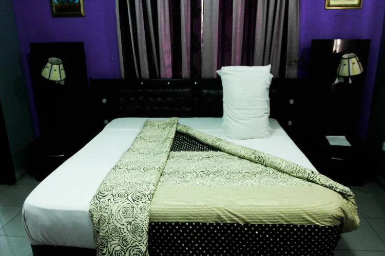 Crownedge Hotel