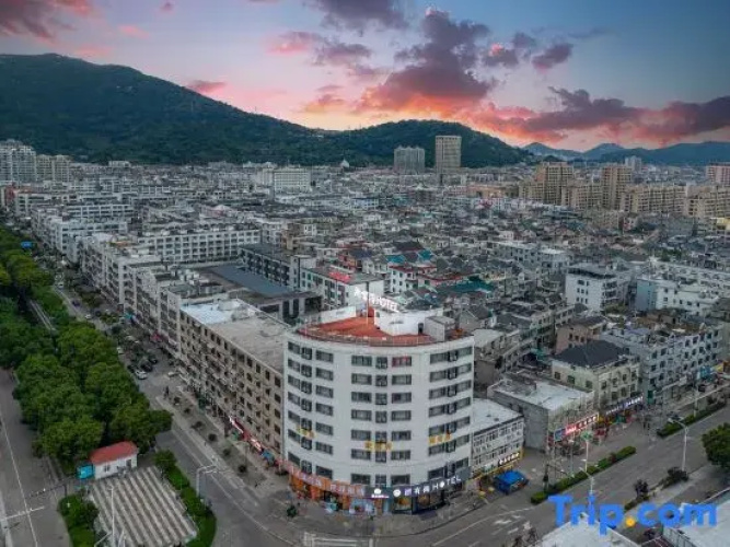Elephant Mountain Zhejiang has sea Hotel