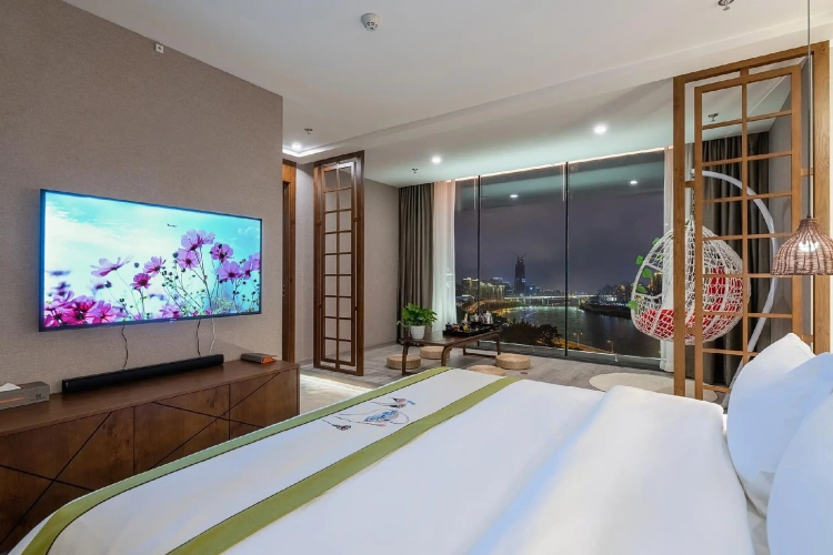 Suite with river view