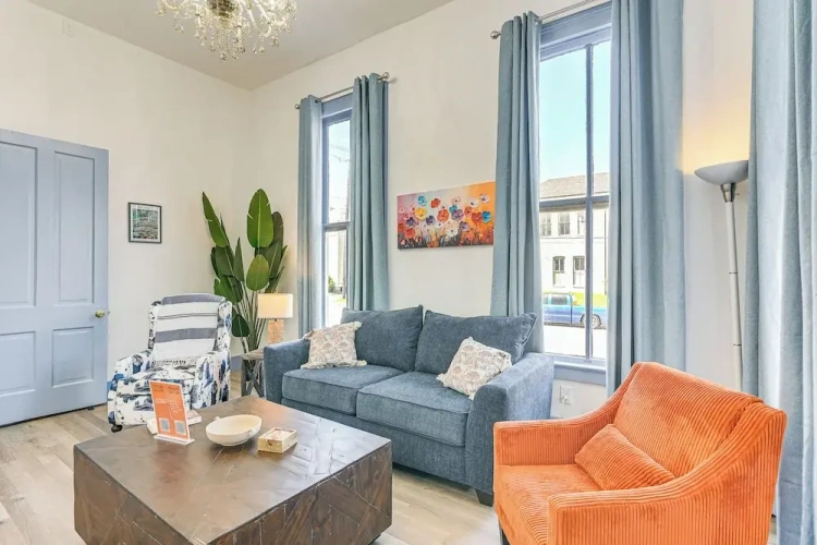 2 Bedrooms Apartment