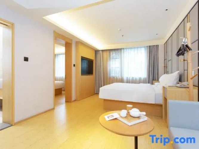 Double Suite with street view