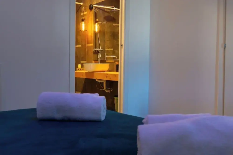 Deluxe Apartment with land view