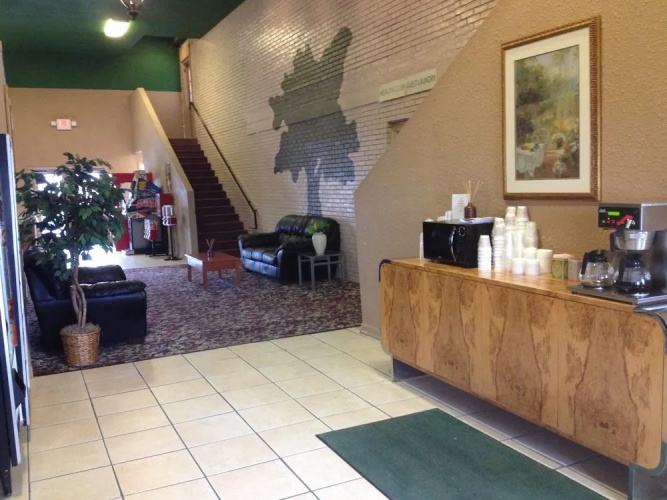 Woodridge Inn & Suites