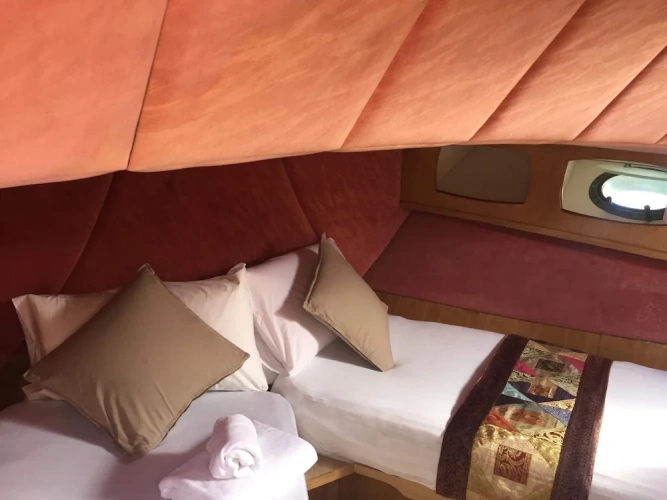 Standard Twin room with harbour view