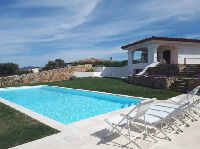 4 Bedrooms Villa