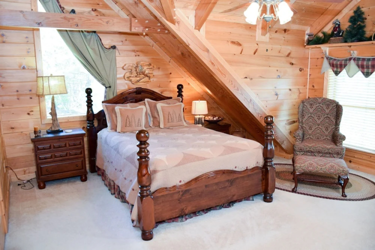 PAPA BEAR'S DEN - 5 Br Cabin