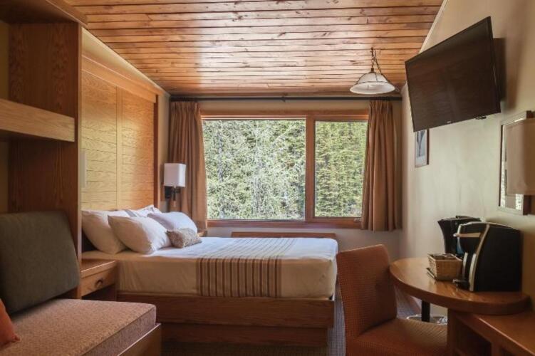 Sunshine Mountain LodgeOver view