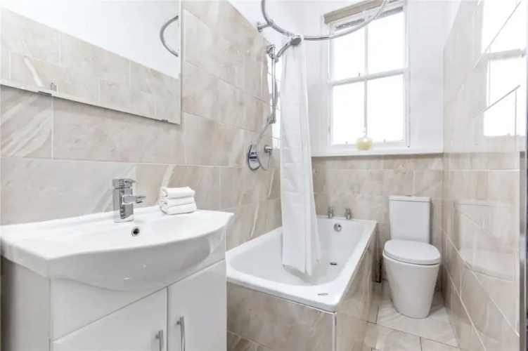 5 Bedroom Flat With Great Views In Bruntsfield