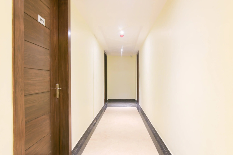 OYO 77736 Hotel Starlight