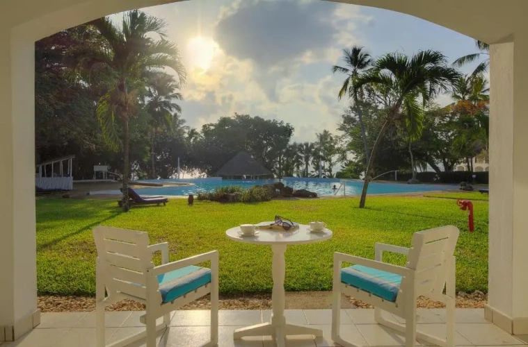 Standard room with pool view