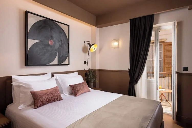 Deluxe Double room with balcony and with partial sea view