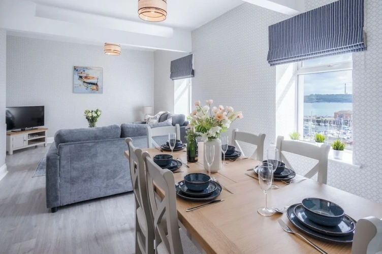 2 Bedrooms Apartment