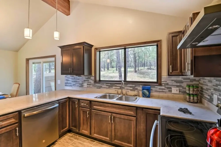 4 Bedrooms Cottage