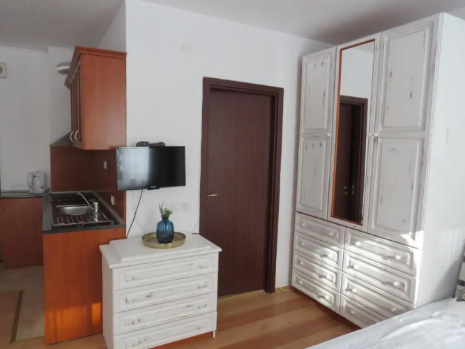 Flora Violet Studio Apartment nr 10