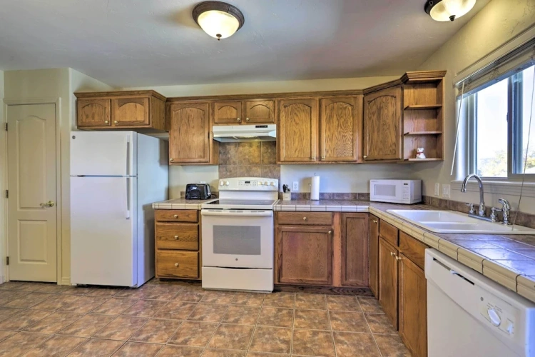4 Bedrooms Apartment