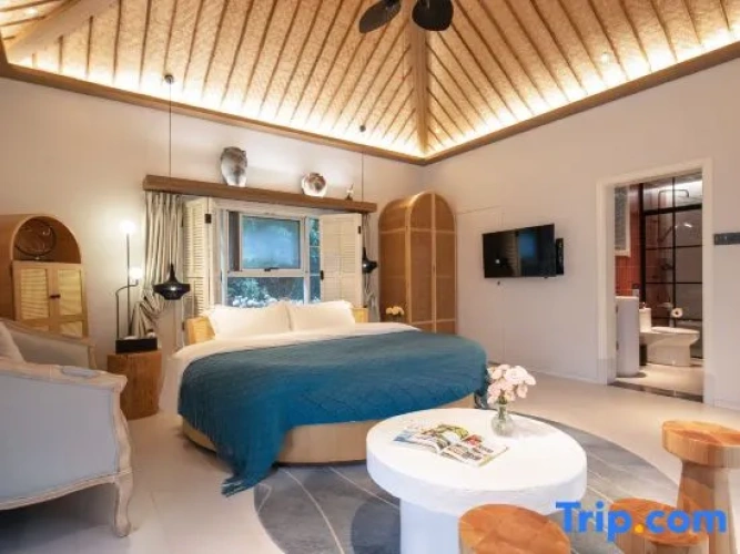 Suite with balcony and with view