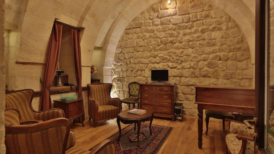 Golden Cave Suites
