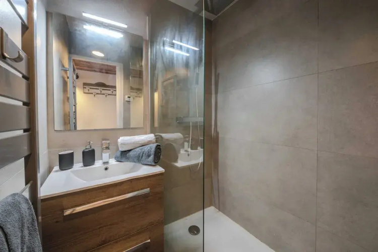 2 Bedroom Apartment With Parking and Balcony