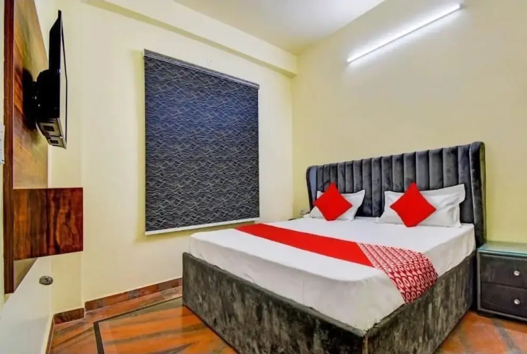 Hotel White Hut
