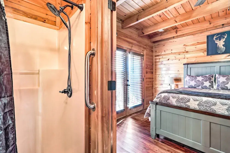 'star Lite' Cabin: Hot Tub, Deck & Pool Table