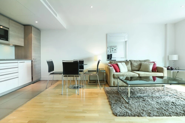Stunning 2 Bedroom Great Location