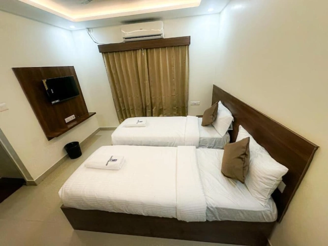 Standard Twin room with city view