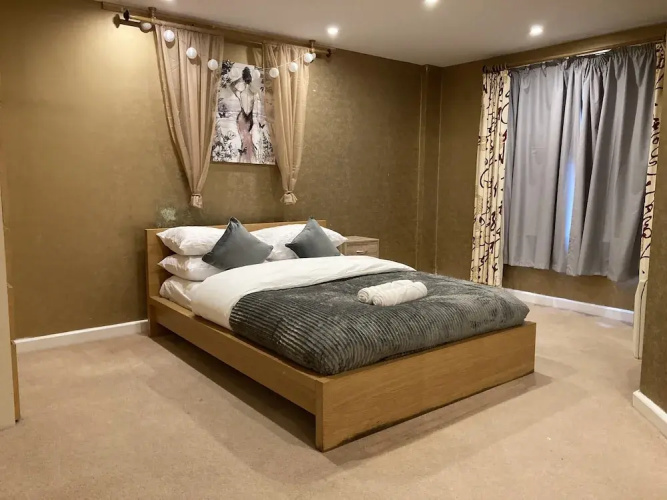 Spacious 2 Bed Apartment in Birmingham