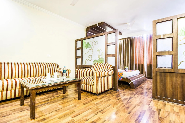 FabHotel Model Town Heights