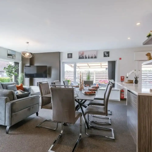 Spacious House With Garden and Parking