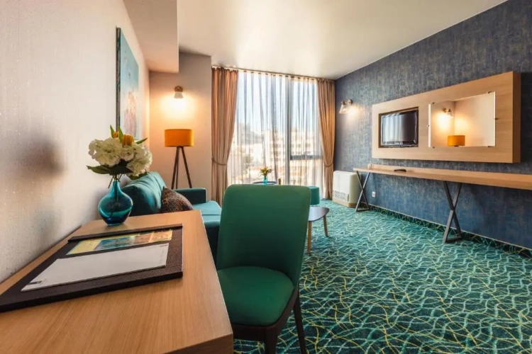 2 Bedrooms Apartment