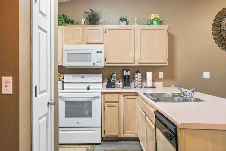 Stunning Water View Pet Friendly, Indoor Pool