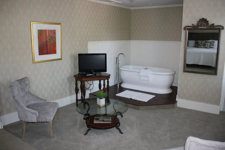 Maplewood Hotel