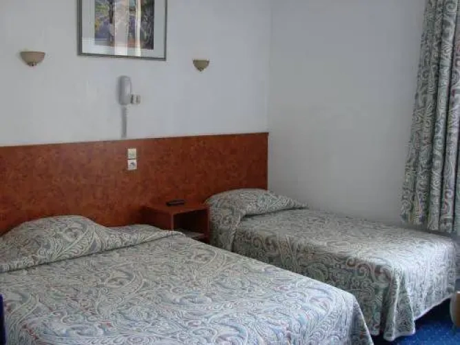 Standard Triple room