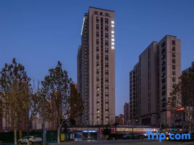 Uni.S Field Hotel