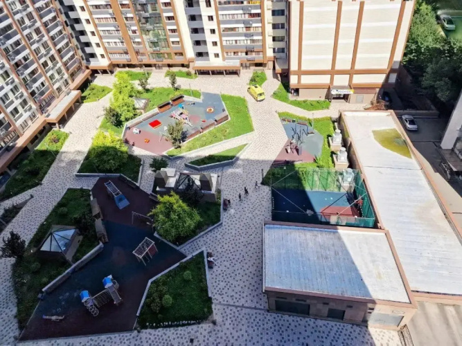 Apartment on Batyr 41