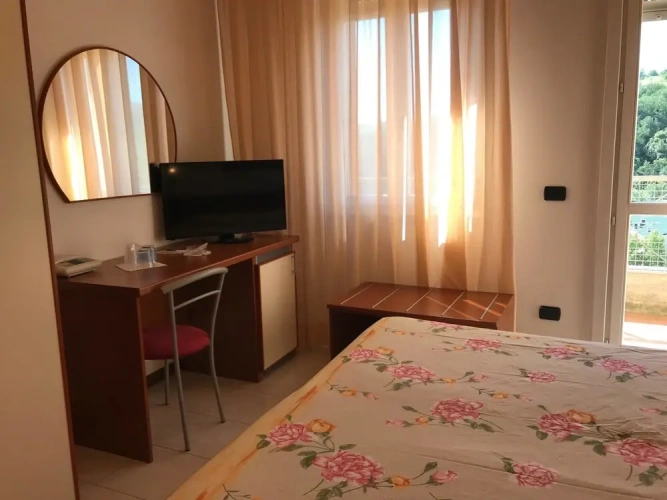Deluxe Double room with land view
