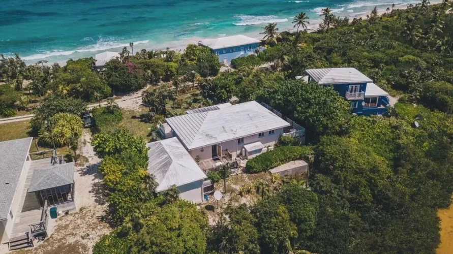 Flipper'S Haven: Tropical Retreat