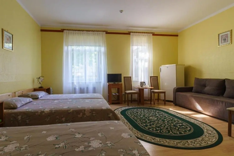 Standard Triple room