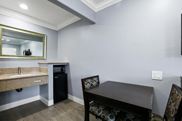 3Rd Avenue Inn photo 11