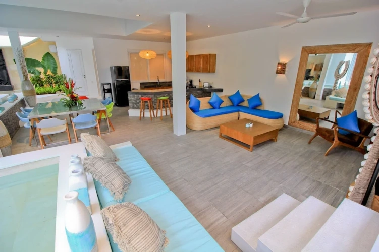 4 Bedrooms Villa