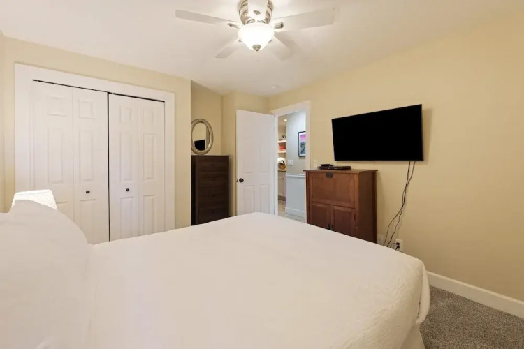 Abbot House 4 2 Bedroom Condo