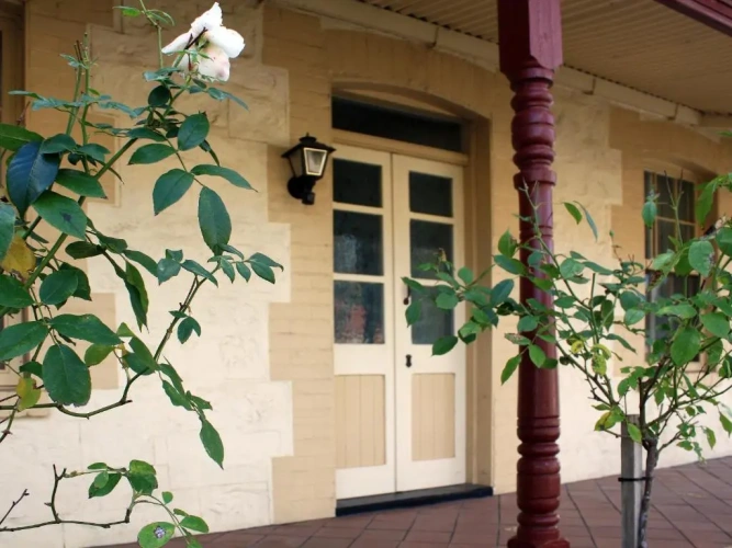2 Bedrooms Cottage