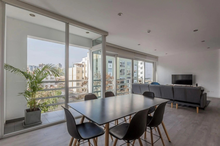 Monochromatic 2BR in Miraflores