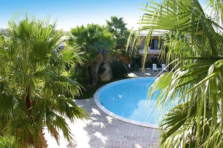Residence With Shared Pool in Palau
